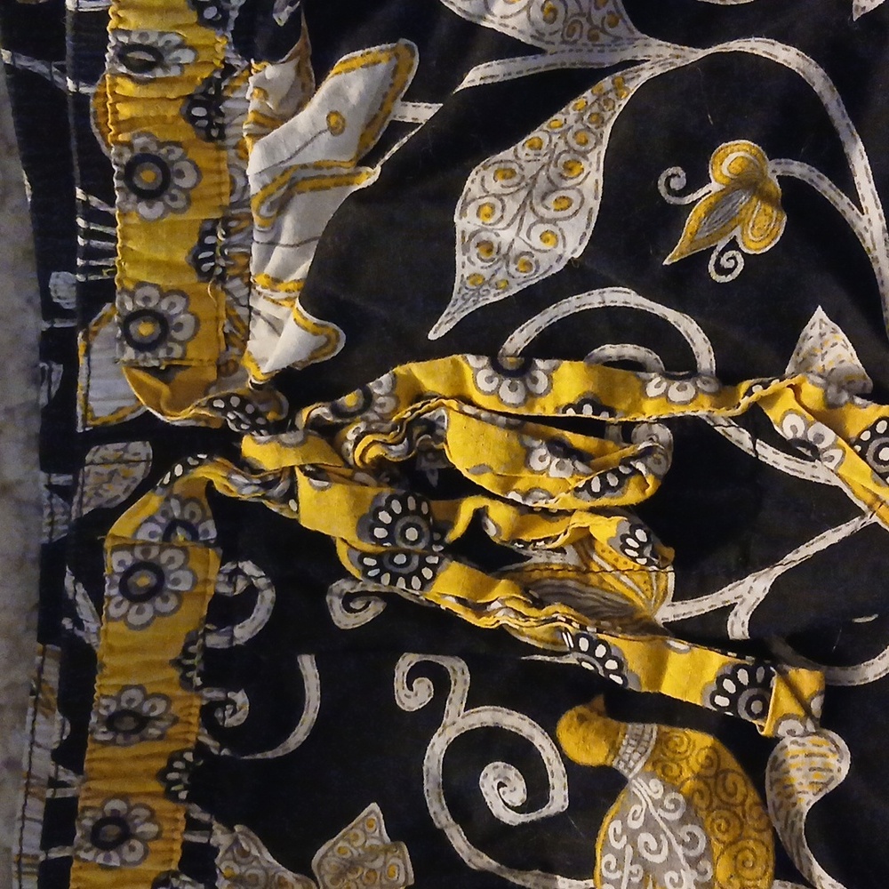 Floral Black and Yellow Shorts Vera Bradley Small - Picture 2 of 2
